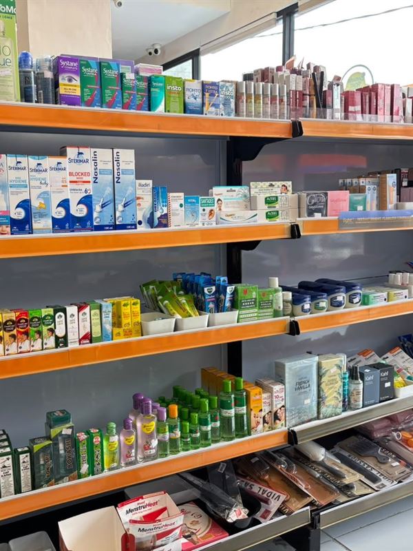 Beauty & Cosmetics at Semeton Pharmacy: Make-up essentials, Eye drops, Ear & nose care, Contact lens care, Beauty tools